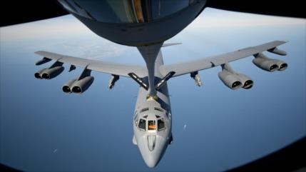 Cazas B-52 de EEUU arrojan minas en aguas a 64 km de Rusia
