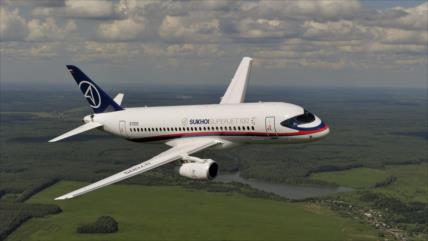 Irán y Rusia negocian la producción conjunta de aviones Sujoi Superjet 100
