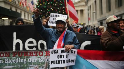 Puertorriqueños se oponen a junta fiscal de EEUU, según un sondeo