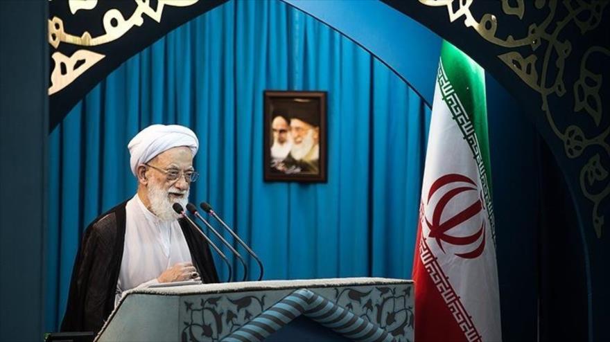 El Imam del rezo del viernes en Teherán, el ayatolá Mohamad Emami Kashani, 17 de junio de 2016.