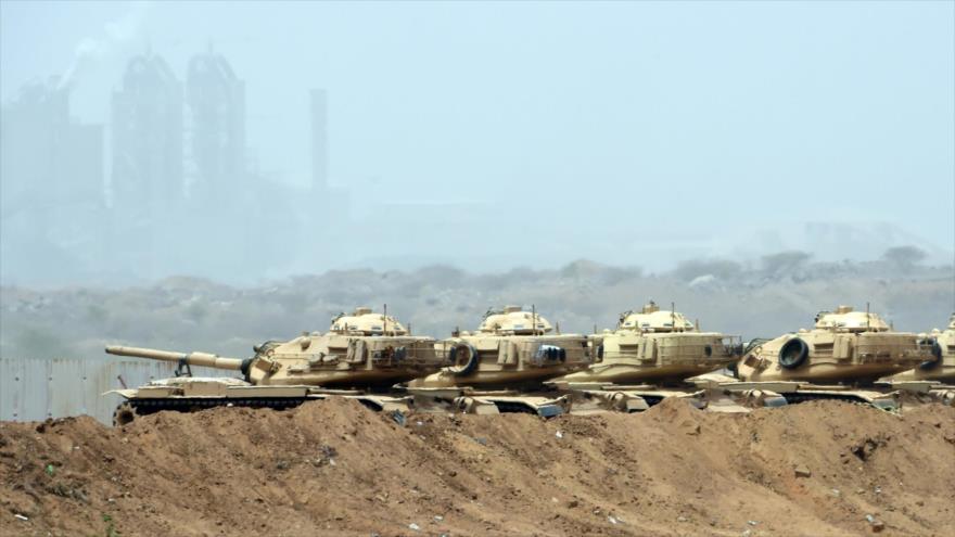 Tanques del Ejército saudí cerca de la frontera con Yemen. 