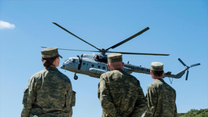 Las fuerzas de la Organización del Tratado del Atlántico Norte (OTAN) realizan una maniobra en Kosovo, 3 de junio de 2016.