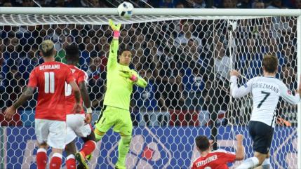 Francia y Suiza avanzan a los octavos de Eurocopa, Albania mantiene el sueño