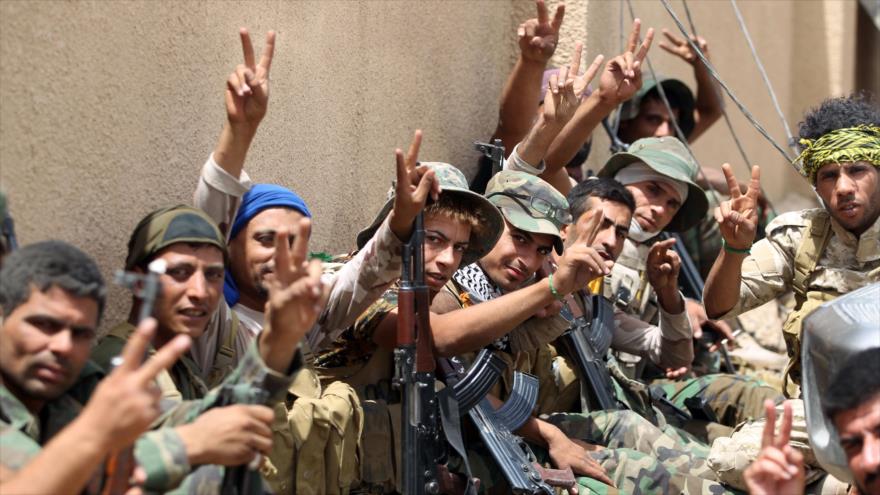 Fuerzas populares iraquíes en la aldea de Al-Sejar cerca de la ciudad de Faluya, en la provincia occidental de Al-Anbar, 28 de mayo de 2016.