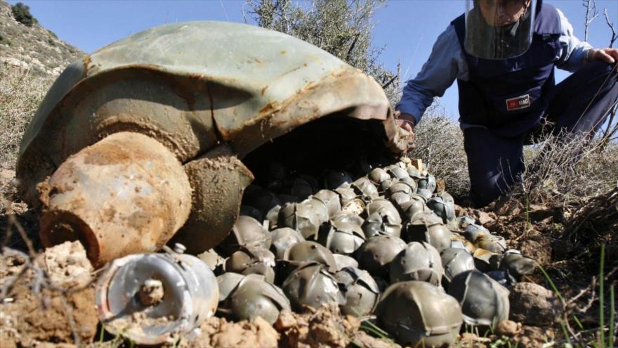 Restos de una bomba de racimo lanzados por Arabia Saudí contra Yemen.