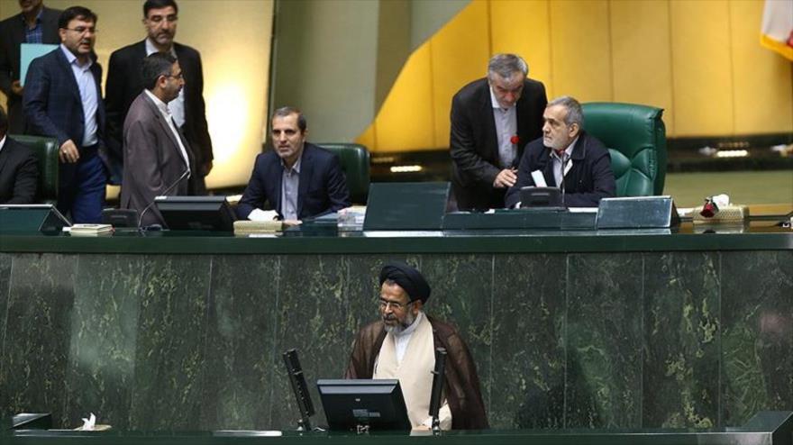 El ministro de Inteligencia iraní, Mahmud Alavi, en una sesión del Parlamento iraní (Mayles), 21 de junio de 2016.