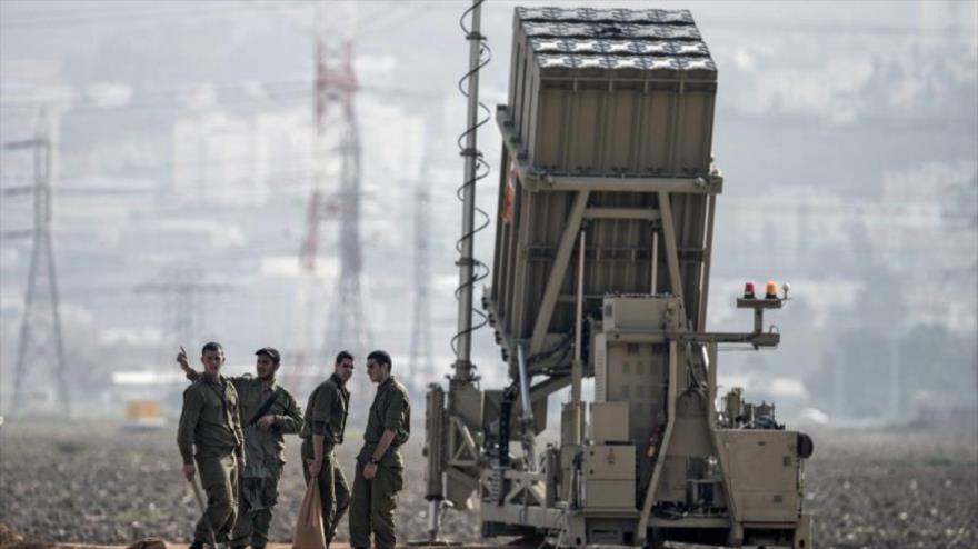 Un sistema antimisiles del ejército israelí instalado en los territorios ocupados palestinos.