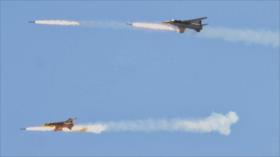 Cazas del Ejército sirio atacan posiciones del EIIL en Al-Raqa