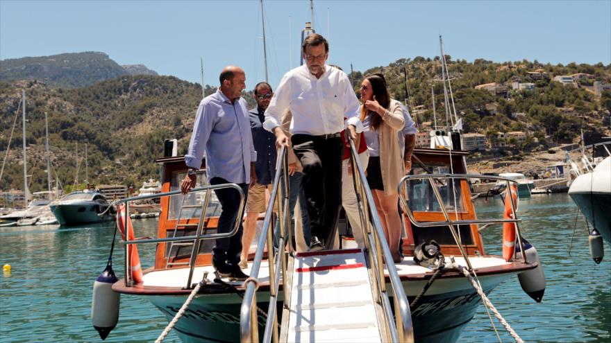 Rajoy rechaza dimisión de ministro del Interior por revelación de casos de corrupción