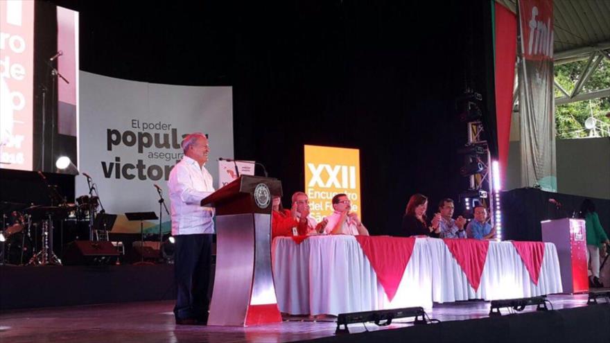 El presidente de El Salvador, Salvador Sánchez Cerén, habla durante la inauguración del XXII Encuentro del Foro de Sao Paulo en San Salvador (capital salvadoreña), 25 de junio de 2016.