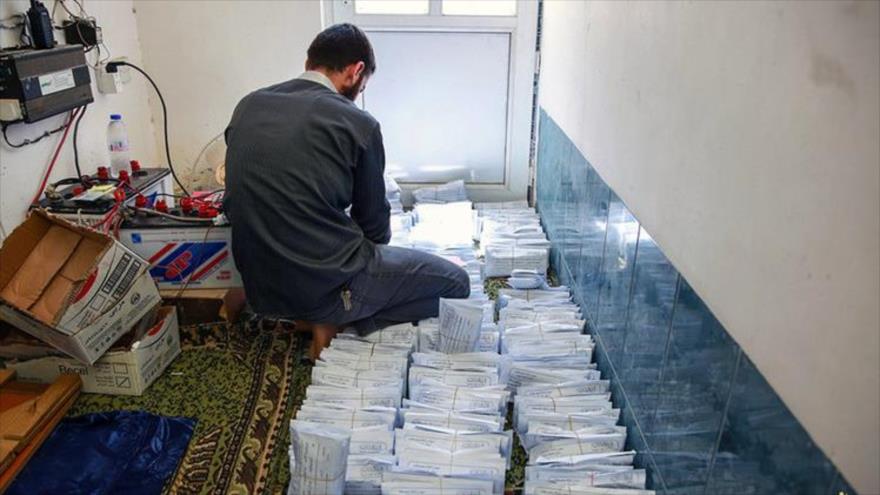 Paquetes de dinero recolectados por el grupo terrorista EIIL (Daesh, en árabe) en la ciudad de Mosul, situada en el norte de Irak.