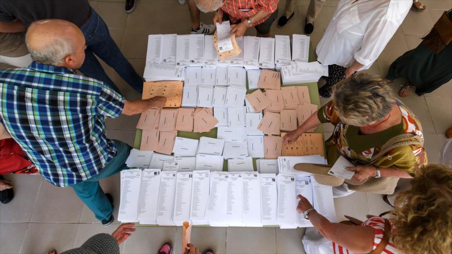 Ciudadanos españoles ejerciendo su derecho al voto, 26 de junio de 2016.