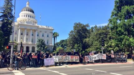 Varias personas son apuñaladas en manifestación neonazi en EEUU
