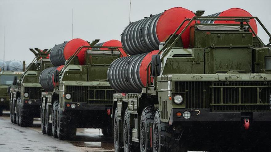 Sistemas antiaéreos S-400.
