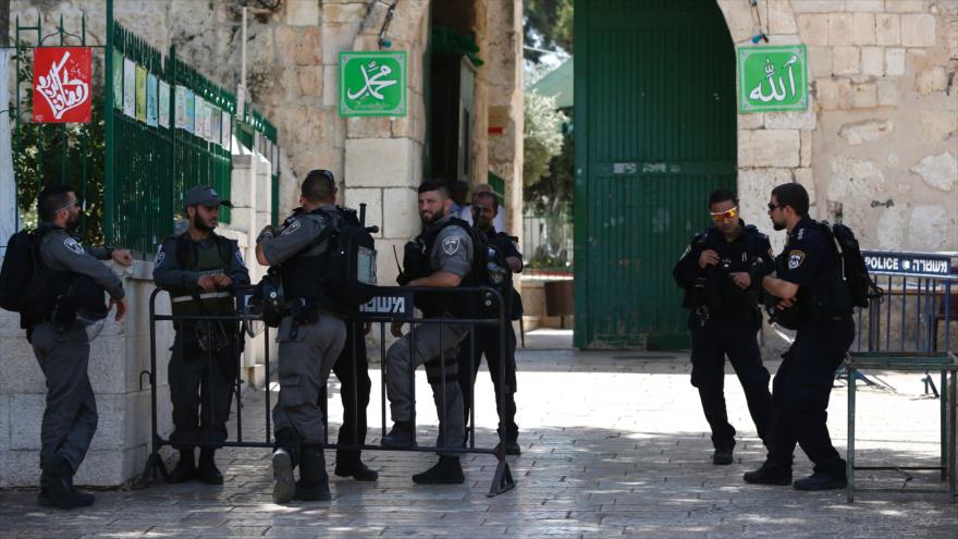 Fuerzas israelíes irrumpen violentamente en la Mezquita de Al-Aqsa.
