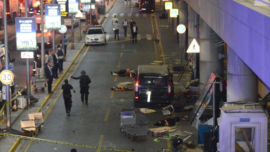 Video: 36 muertos en ataques suicidas en un aeropuerto de Turquía