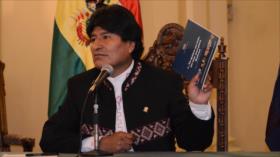 Bolivia denuncia en un libro la campaña mediática contra Morales