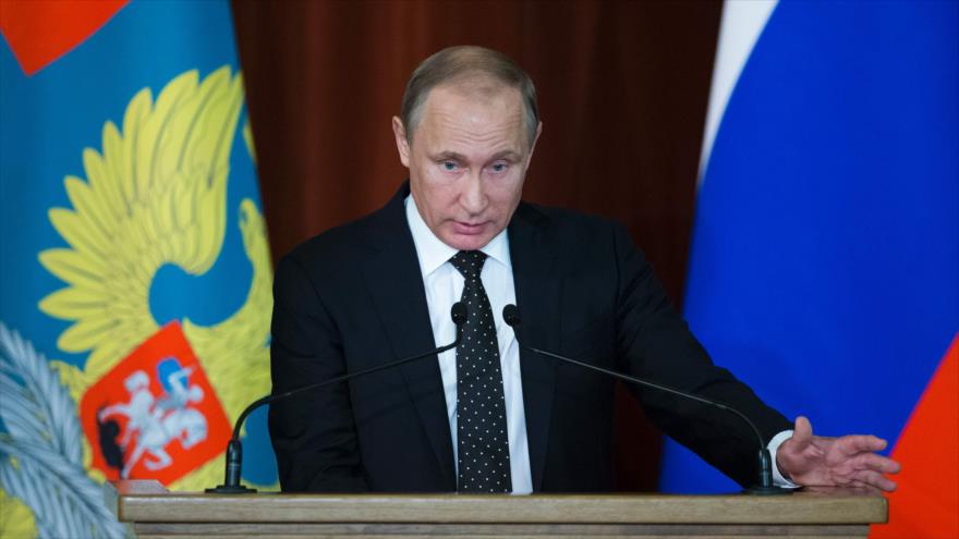 El presidente de Rusia, Vladimir Putin, durante una reunión con el cuerpo de embajadores del país celebrada en el edificio del Ministerio de Asuntos Exteriores de Rusia en Moscú, 30 de junio de 2016.