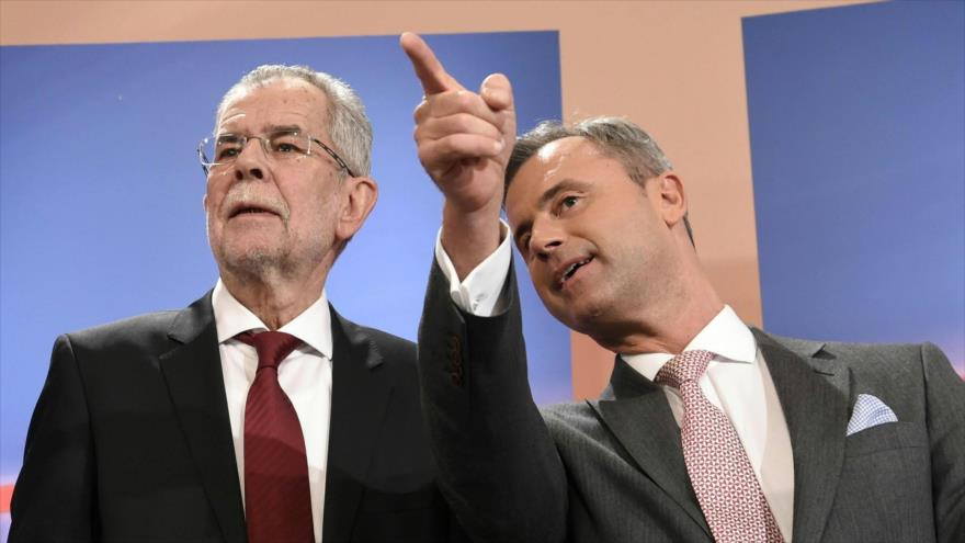 El candidato del ultraderecha Partido de la Libertad (FPÖ) de Austria, Norbert Hofer,(drcha.) y el ecologista Alexander Van der Bellen que fue anunciado ganador de las elecciones del 22 de mayo de 2016.