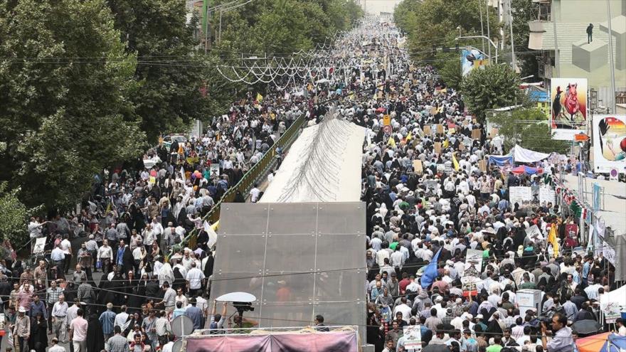 Ciudadanos de Teherán, capital de Irán, participan en la marcha del Día Mundial de Al-Quds, 1 de julio de 2016.