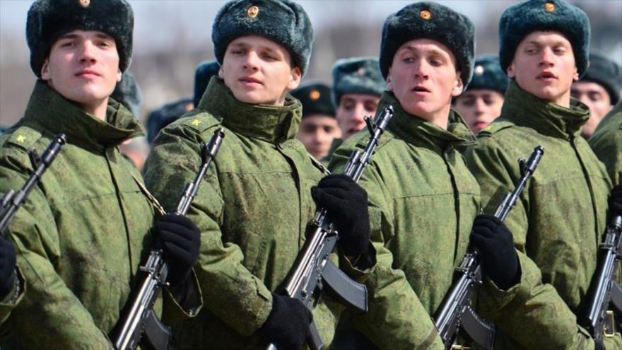 Un grupo de soldados rusos desplegados en la frontera de Rusia con Finlandia.