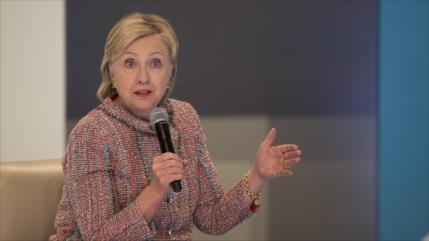 Clinton declara “voluntariamente” ante el FBI por el caso de sus correos