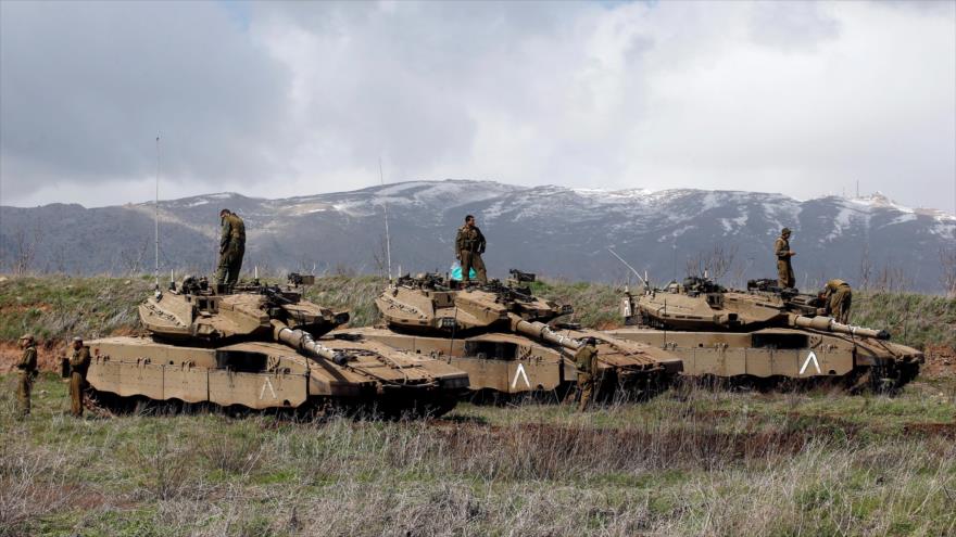 Fuerzas israelíes vigilan con sus tanques los Altos de Golán, el 4 de julio de 2016.