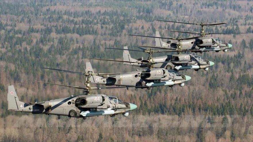 Helicópteros de combate rusos tipo Ka-52 Alligator.