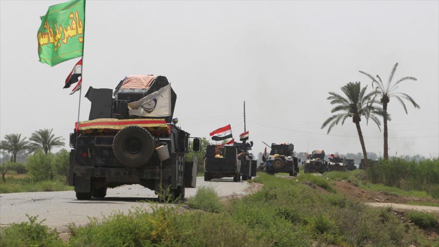 Un convoy de vehículos blindados del Ejército y las fuerzas populares iraquíes.