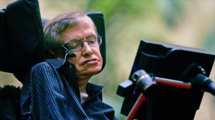 Hawking no cree que la humanidad pueda sobrevivir más de mil años en la Tierra