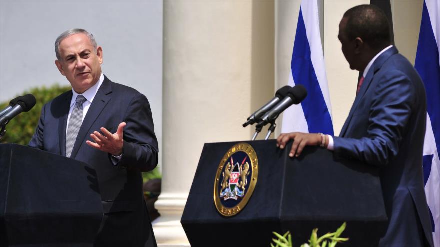 El primer ministro del régimen de Israel, Benyamin Netanyahu (izda), y el presidente keniano, Uhuru Kenyatta, durante una rueda de prensa conjunta en Nairobi (Kenia), 5 de julio de 2016.