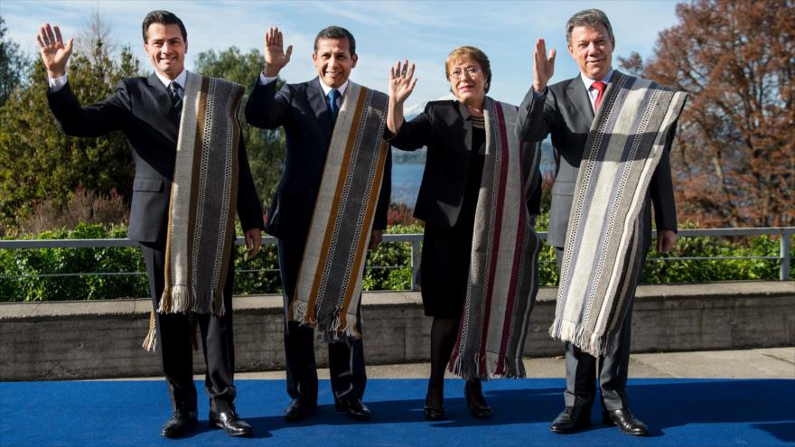 De izquierda a derecha, los presidentes de México, Perú, Chile y Colombia, Enrique Peña Nieto, Ollanta Humala, Michelle Bachelet y Juan Manuel Santos respectivamente, Puerto Varas, Chile, 1 de julio 2016.