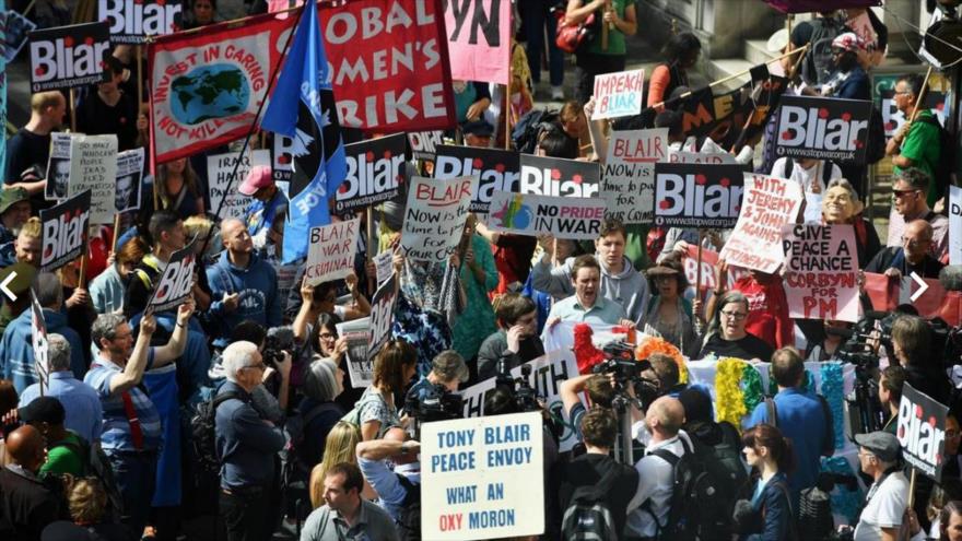 ¡Tony Blair, criminal de guerra!, gritan manifestantes en Londres