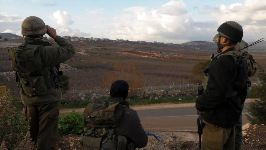Soldados del ejército israelí desplegados en la frontera entre El Líbano y los territorios ocupados palestinos.