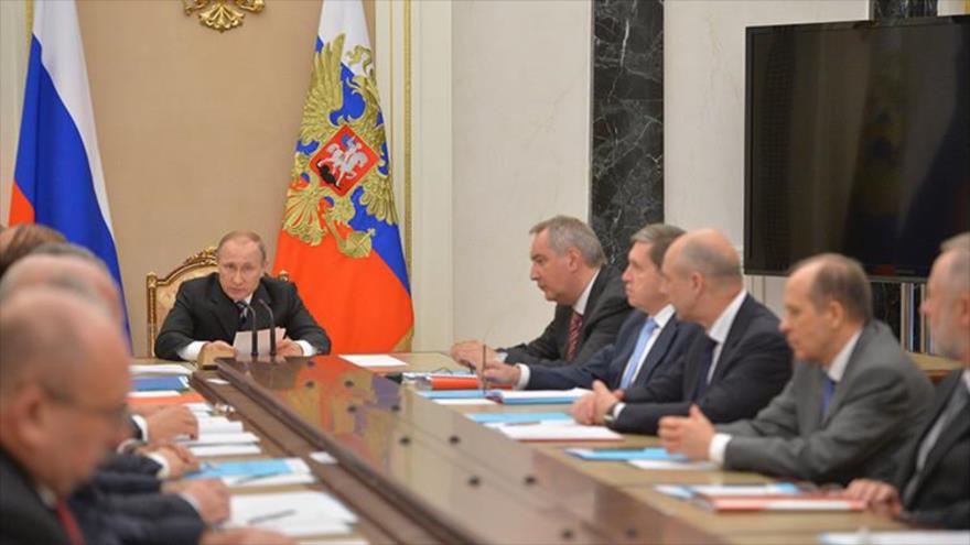 El presidente ruso, Vladimir Putin, en una reunión de la comisión de cooperación técnico-militar de Rusia con Estados extranjeros, 8 de julio de 2016.