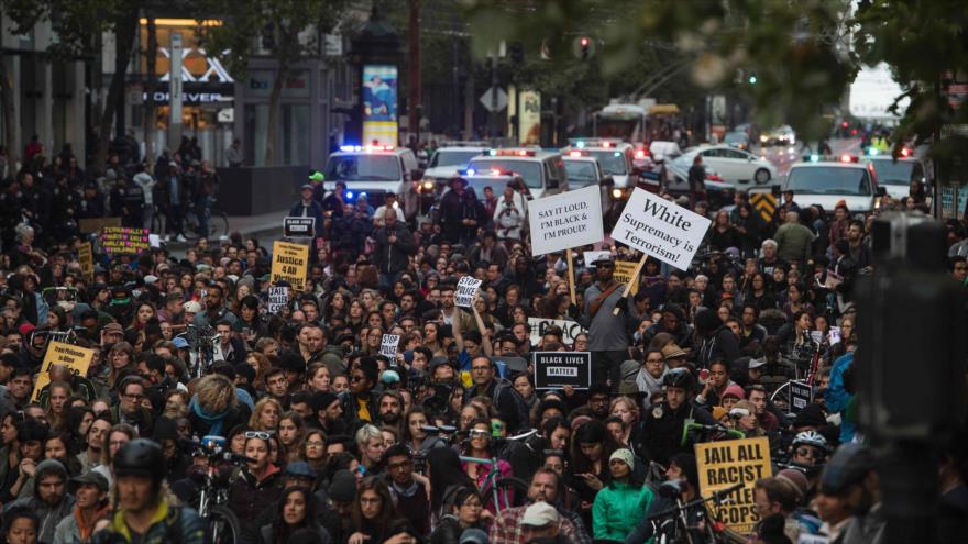 Protesta en condena a la violencia policial contra los afroamericanos en San Francisco, en el estado de California, 8 de julio de 2016.