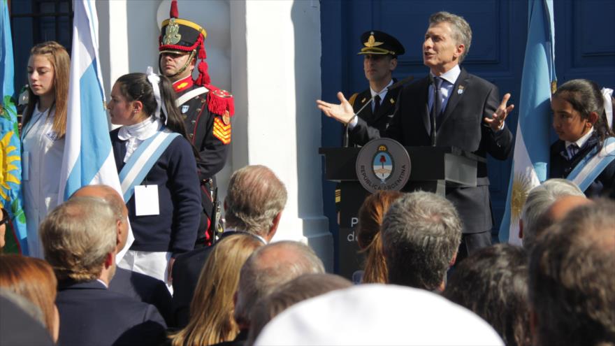 El presidente argentino, Mauricio Macri, pronuncia un discurso durante el acto principal de los festejos por los 200 años de la independencia de la corona de España desde la Casa de Tucumán, 9 de julio de 2016.