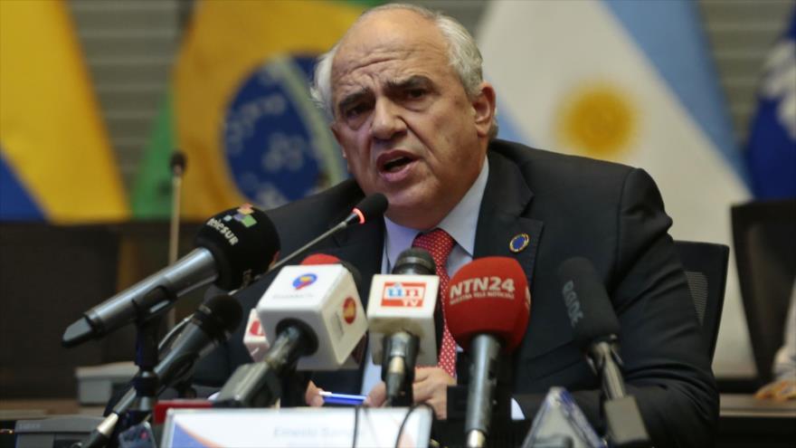 El secretario general de la Unión de Naciones Suramericanas (Unasur), Ernesto Samper, durante una rueda de prensa en Quito, Ecuador, 12 de mayo 2016.