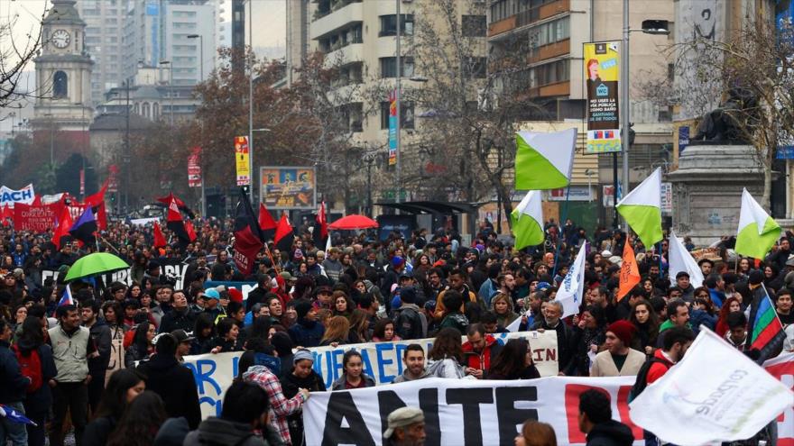 Miles de chilenos participan de la Marcha Familiar de la Confech. 06 de julio de 2016