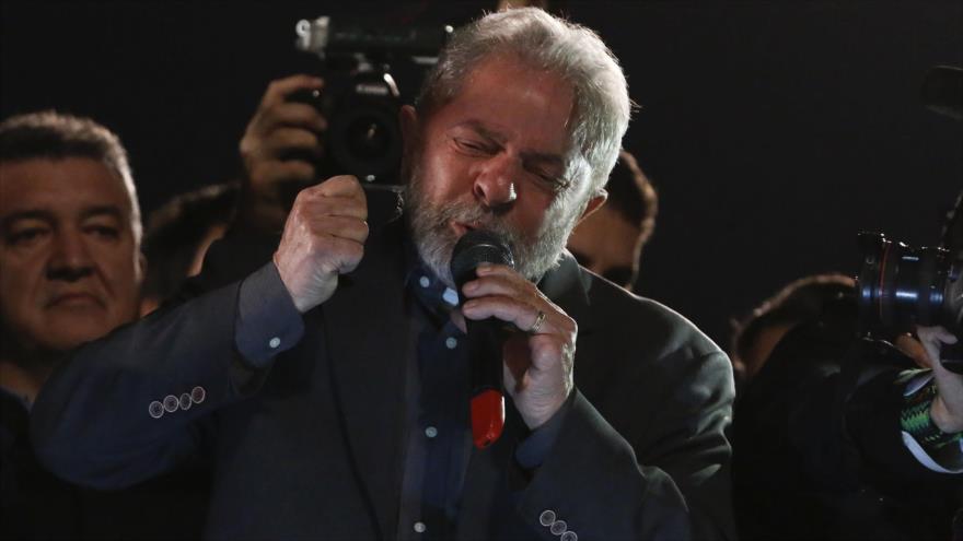 El expresidente de Brasil Luiz Inácio Lula da Silva participa en una protesta contra el presidente interino, Michel Temer, Sao Paulo, Brasil, 10 de junio 2016.