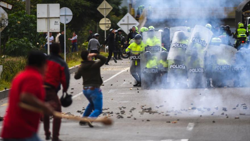 Enfrentamientos entre los camioneros en paro y las fuerzas antidisturbios colombianas en el departamento de Boyacá (centro), 12 de julio de 2016.