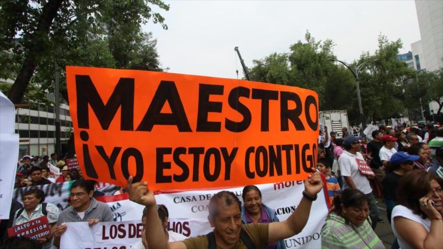 Manifestantes a favor de la CNTE en la Ciudad de México.
