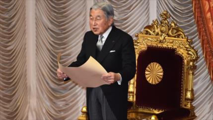Emperador japonés Akihito anuncia su intención de abdicar a favor de su hijo