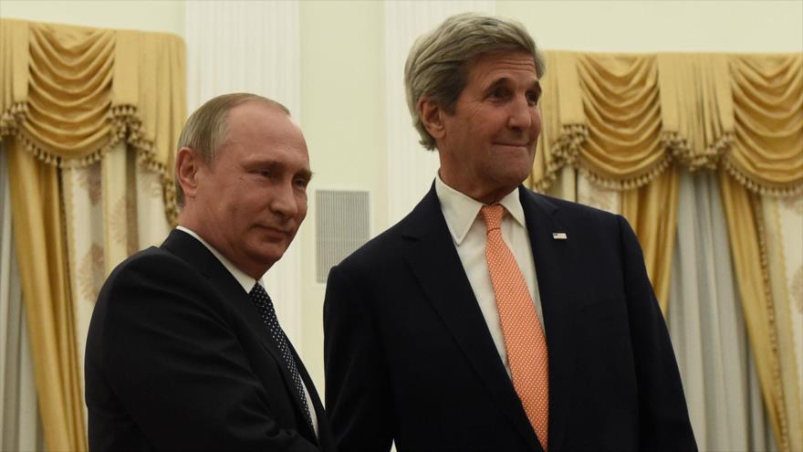 El presidente de Rusia, Vladimir Putin (izquierda), recibe al secretario de Estado de EE.UU., John Kerry, en el Kremlin, 14 de julio de 2016.