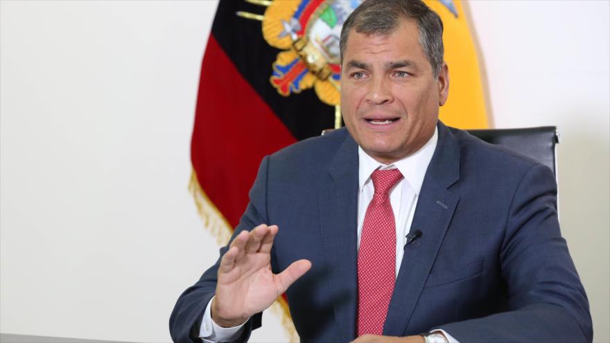 El presidente de Ecuador, Rafael Correa, dirige un mensaje a la nación, referente a la consulta popular sobre paraísos fiscales, 14 de julio de 2016.