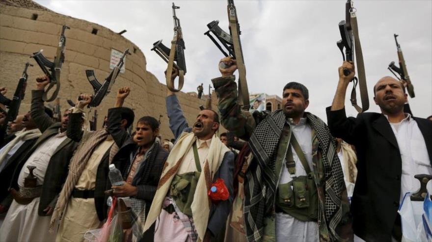 Los combatientes del movimiento popular Ansarolá en Saná, capital de Yemen.