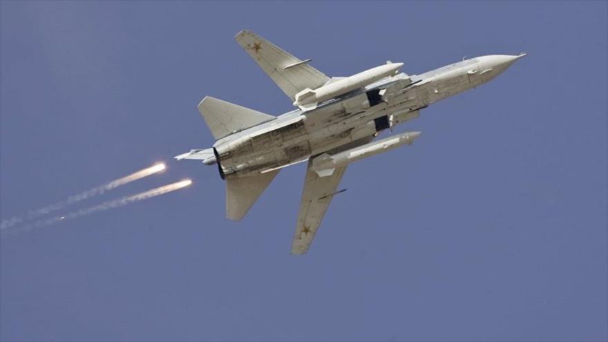 Un cazabombardero ruso tipo Sujoi Su-24.