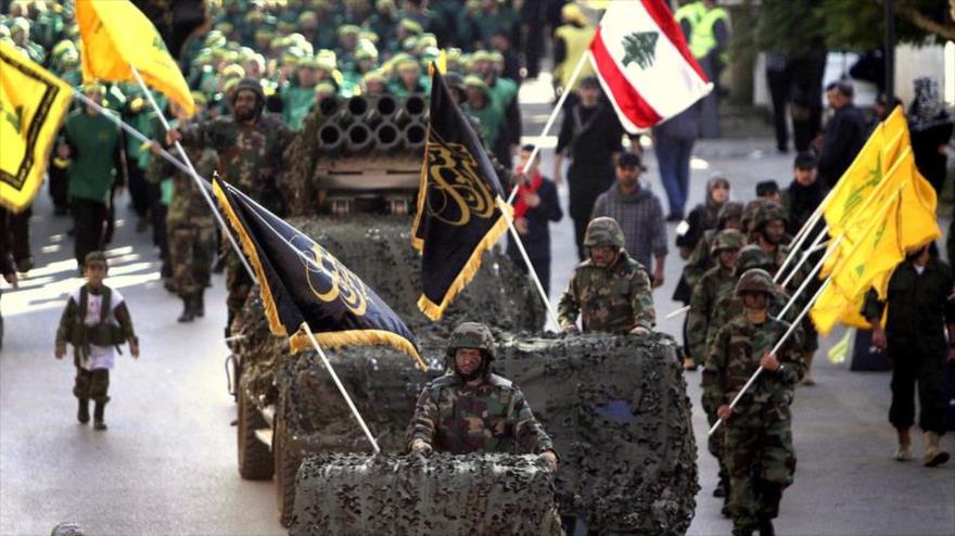 Combatientes de Hezbolá durante un desfile militar en El Líbano.