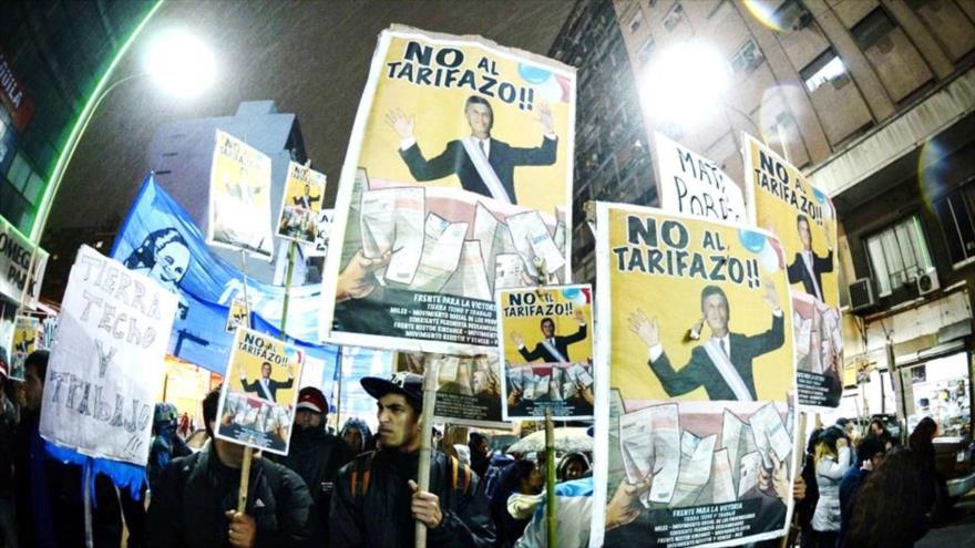 Protestan en Argentina contra el ajuste en las tarifas del servicio público por el Gobierno del presidente, Mauricio Macri, 14 de julio de 2016.