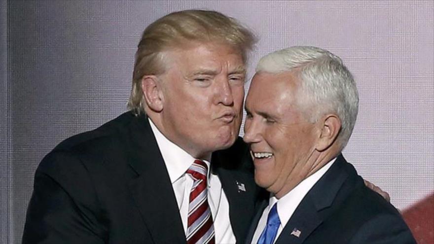 Vídeo: El incómodo beso que Trump no pudo dar a Pence